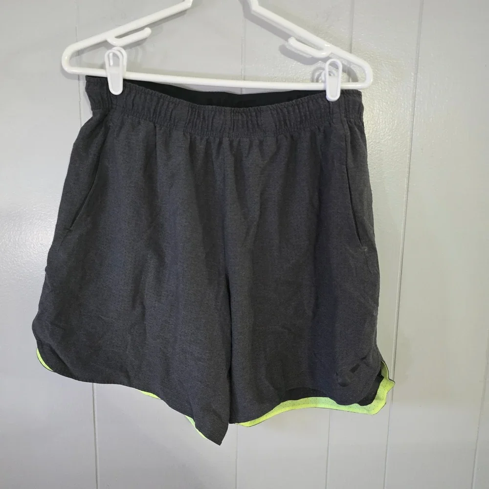 Nike Athletic Shorts Mens XL Gray Neon Green Mesh Lined Running Gym Workout‎